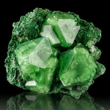 3.6" ALUM Sharp Gemmy Emerald Green Octahedral Crystals to 1.6" Poland for sale 3.6" ALUM Sharp Gemmy Emerald Green Octahedral Crystals to 1.6" Poland for sale