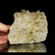 3.8" Gemmy Pale Green Yellow Bladed BARYTE-Italy 3.8" Gemmy Pale Green Yellow Bladed BARYTE-Italy