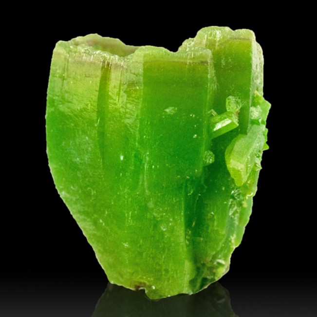 0.8" Kelly Green PYROMORPHITE 3 Large Deeply Hoppered Crystals China for sale