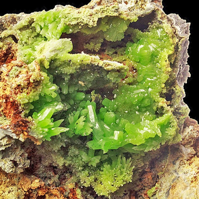 4.3" Flashy Green PYROMORPHITE Crystals Sharp Undamaged Daoping M China for sale