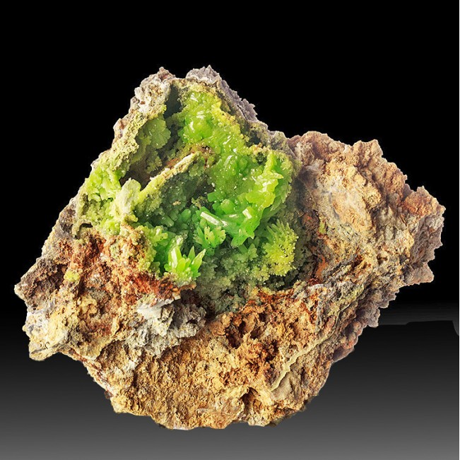 4.3" Flashy Green PYROMORPHITE Crystals Sharp Undamaged Daoping M China for sale