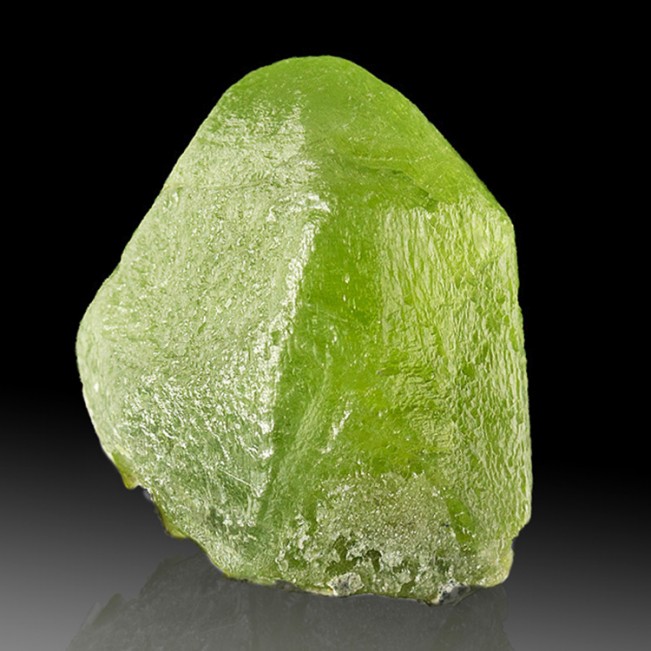 0.8" 26.8ct PERIDOT Terminated Crystal Asparagus Green Color Pakistan for sale