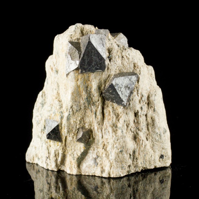 2.9" Extra Sharp MAGNETITE CRYSTALS to .9" in Tan/Gray Matrix Australia for sale