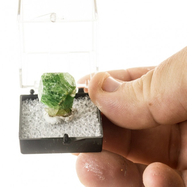 .9" 34.4ct GREEN TSAVORITE GARNET Sharp Shiny Gemmy Crystal Tanzania for sale