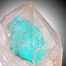 Quartz-Ajoite